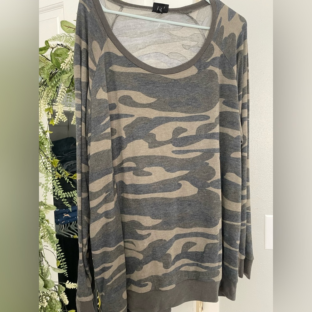 Torrid Camouflage Sweatshirt Like New. Size 3